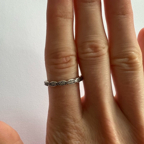 Pandora Sparkling Leaves Stackable Ring - Picture 4 of 11